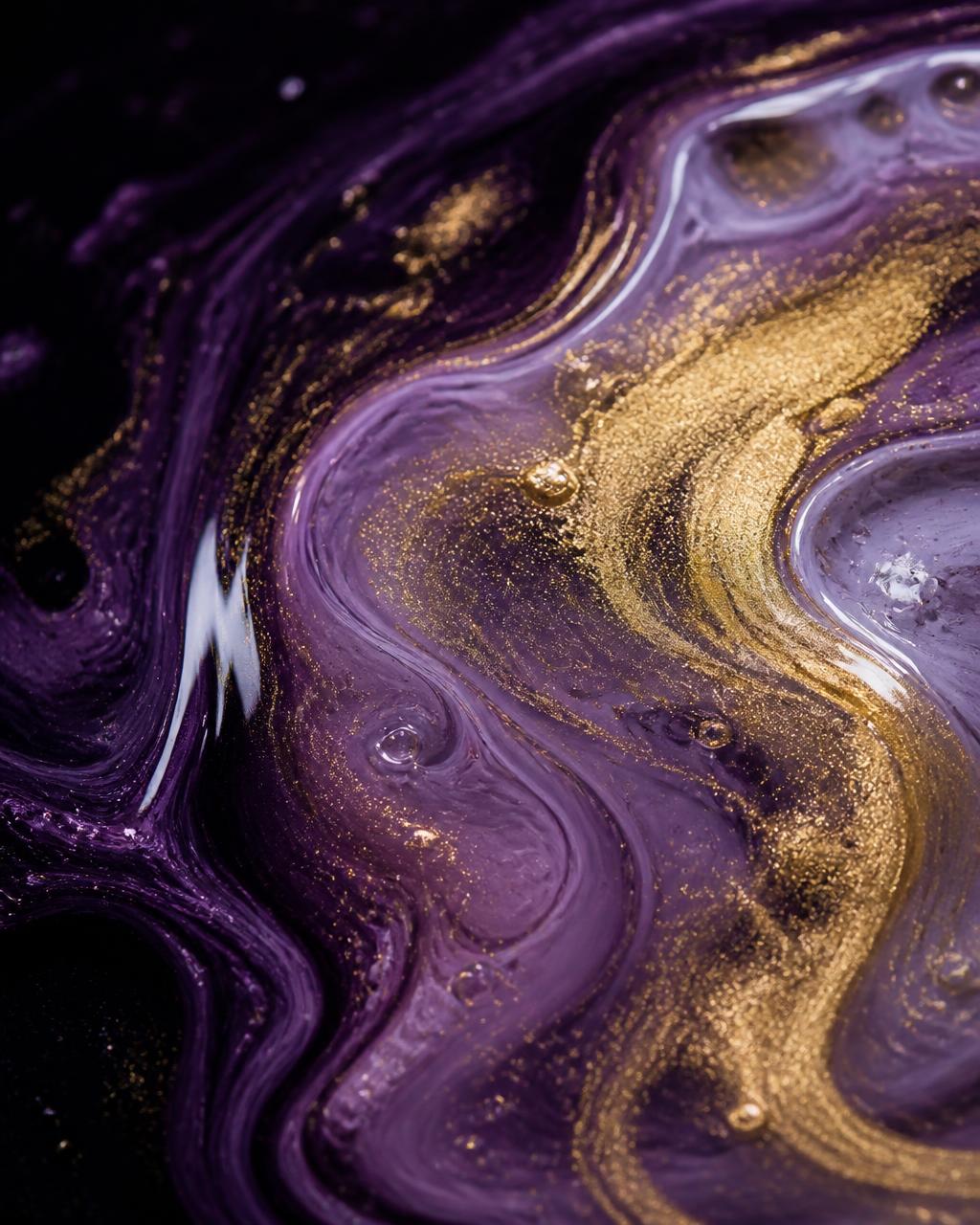 Purple resin swirling with gold metallic pigment